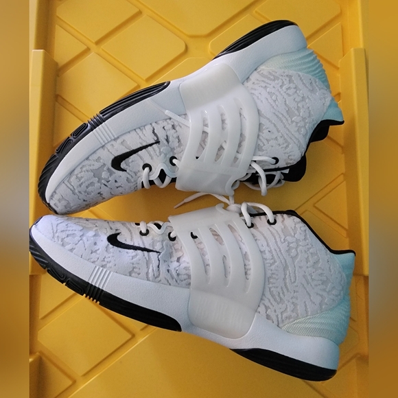 Nike KD 14 TB White/Black Size 16.5 Kevin Durant Basketball Shoe Big and Tall - Picture 2 of 11